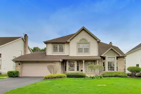 135 Corsaire Ln, Schaumburg, IL 60173