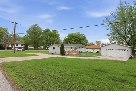Exterior - 137 E 7th St, Coal Valley, IL 61240 photo 4 of 9