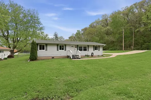 Exterior - 137 E 7th St, Coal Valley, IL 61240 photo 2 of 9