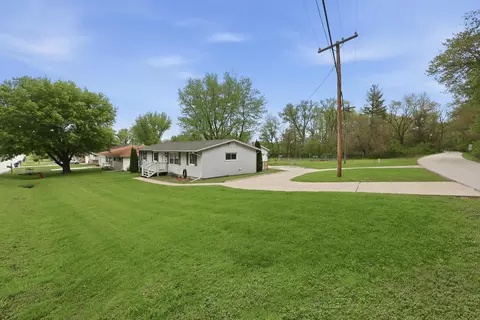 Exterior - 137 E 7th St, Coal Valley, IL 61240 photo 3 of 9