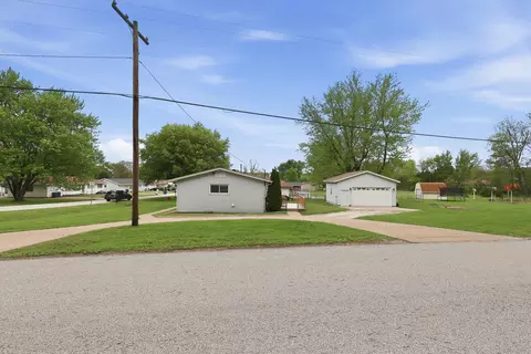 Exterior - 137 E 7th St, Coal Valley, IL 61240 photo 6 of 9