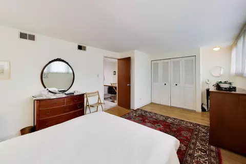 Bedroom - 1456 E Park Pl, Chicago, IL 60637 photo 2 of 7
