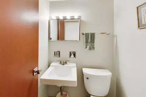 Bath - 1456 E Park Pl, Chicago, IL 60637 photo 2 of 2