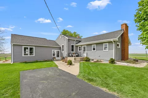Exterior - 4698 E 17th Rd, Leland, IL 60531 photo 3 of 10