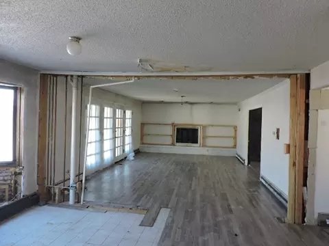 Living - 2958 E Timberline Ct, Crete, IL 60417 photo 3 of 9