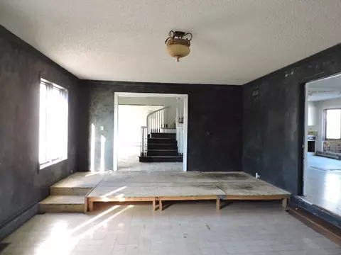 Living - 2958 E Timberline Ct, Crete, IL 60417 photo 5 of 9