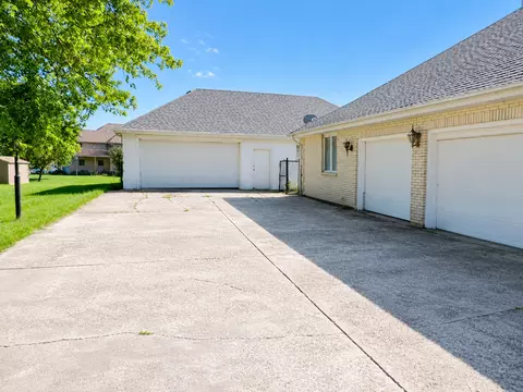Other - 2958 E Timberline Ct, Crete, IL 60417 photo 2 of 11