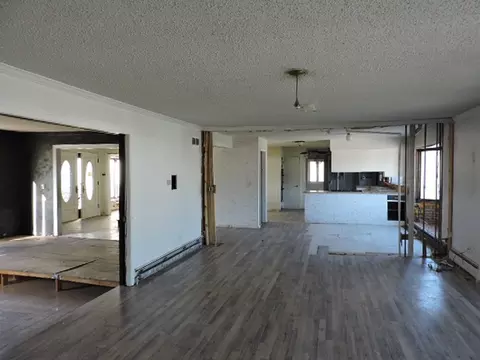 Living - 2958 E Timberline Ct, Crete, IL 60417 photo 4 of 9