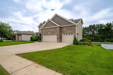 Exterior - 5403 Ferryman Rd, Bloomington, IL 61705 photo 5 of 6