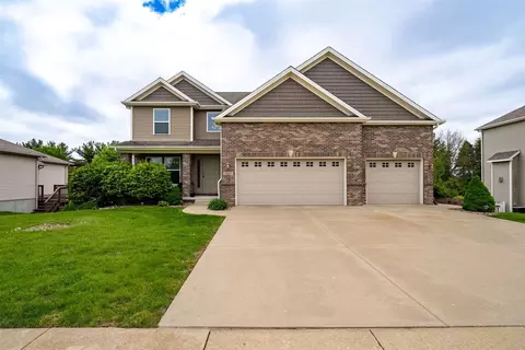 5403 Ferryman Rd, Bloomington, IL 61705