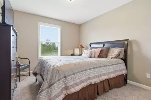 Bedroom - 5403 Ferryman Rd, Bloomington, IL 61705 photo 4 of 6