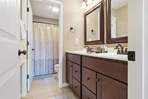 Bath - 5403 Ferryman Rd, Bloomington, IL 61705 photo 3 of 4