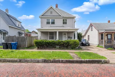 349 10th St, Moline, IL 61265