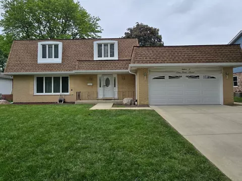18 W193 Holly Ave, Darien, IL 60561