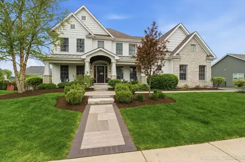39 W829 Kellar Sq, Geneva, IL 60134
