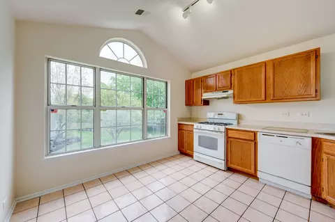 Kitchen - 338 Ashford Cir #2, Bartlett, IL 60103 photo 1 of 4