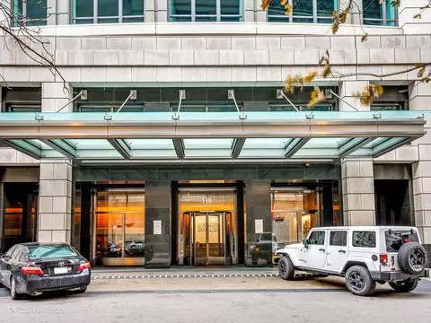 130 N Garland Ct #1701, Chicago, IL 60602