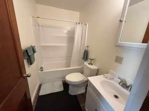 Bath - 219 W 7th St, Flora, IL 62839 photo 1 of 2