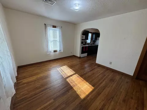 Living - 219 W 7th St, Flora, IL 62839 photo 1 of 5