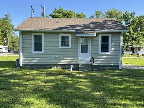 Exterior - 219 W 7th St, Flora, IL 62839 photo 4 of 7