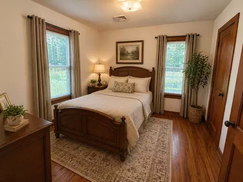 Bedroom - 219 W 7th St, Flora, IL 62839 photo 4 of 6