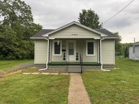 Exterior - 219 W 7th St, Flora, IL 62839 photo 2 of 7