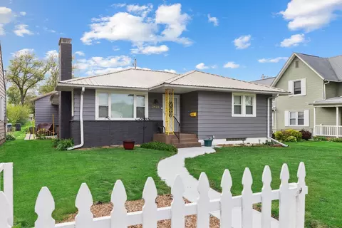 2408 Chancy St, Clinton, IA 52732