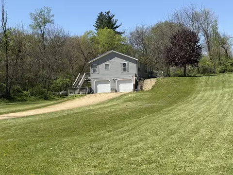 Exterior - 14905 Covell Rd, Morrison, IL 61270 photo 2 of 5
