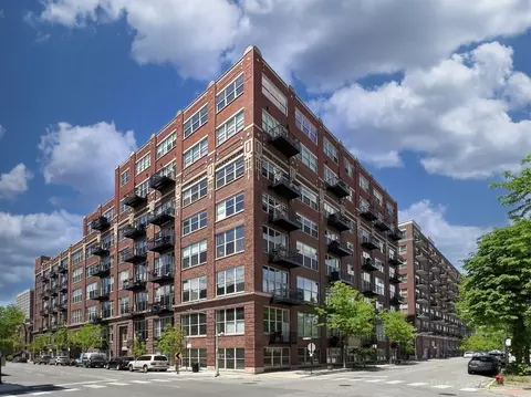 1500 W Monroe St #205, Chicago, IL 60607