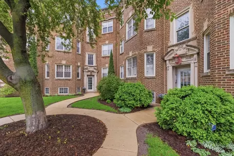 3806 N Troy St #3, Chicago, IL 60618