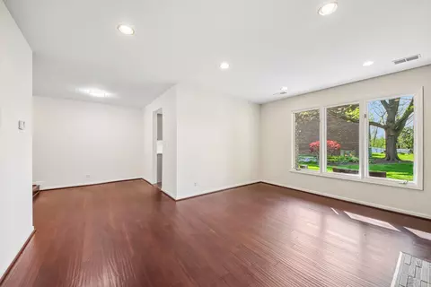 Living - 170 Grove Ave #B, Des Plaines, IL 60016 photo 3 of 6