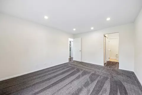 Bedroom - 170 Grove Ave #B, Des Plaines, IL 60016 photo 1 of 4
