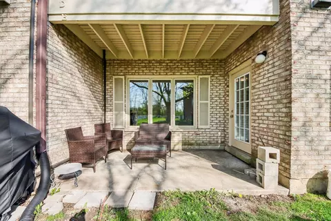 Exterior - 170 Grove Ave #B, Des Plaines, IL 60016 photo 3 of 5