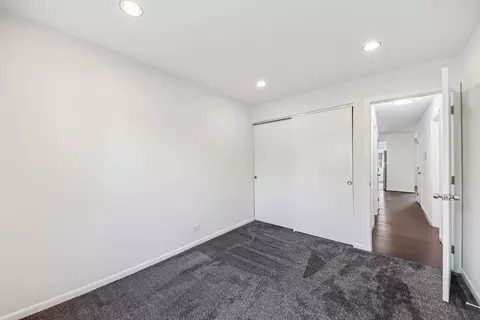 Bedroom - 170 Grove Ave #B, Des Plaines, IL 60016 photo 2 of 4