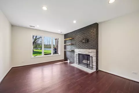 Living - 170 Grove Ave #B, Des Plaines, IL 60016 photo 4 of 6