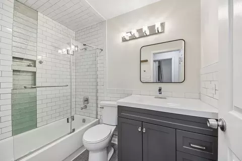 Bath - 170 Grove Ave #B, Des Plaines, IL 60016 photo 3 of 3