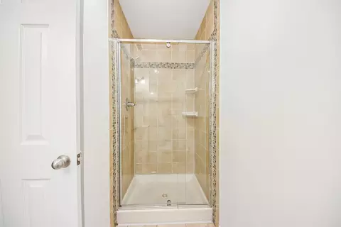 Bath - 170 Grove Ave #B, Des Plaines, IL 60016 photo 2 of 3