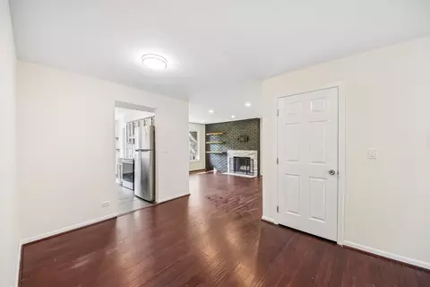 Living - 170 Grove Ave #B, Des Plaines, IL 60016 photo 1 of 6