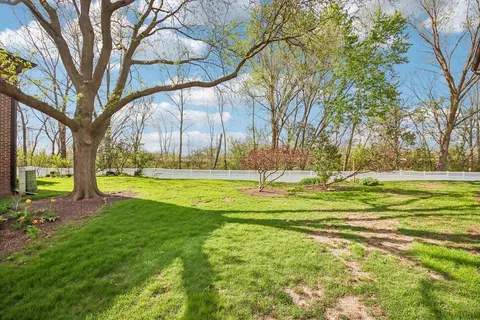Exterior - 170 Grove Ave #B, Des Plaines, IL 60016 photo 4 of 5