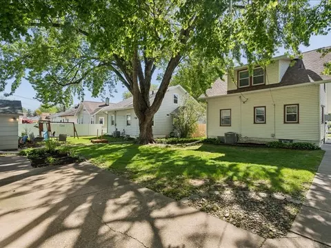 Exterior - 2206 6th St, Moline, IL 61265 photo 7 of 9
