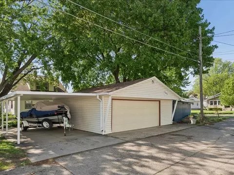 Exterior - 2206 6th St, Moline, IL 61265 photo 9 of 9
