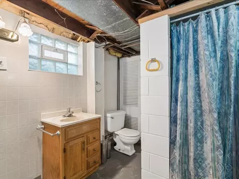 Bath - 2206 6th St, Moline, IL 61265 photo 2 of 2