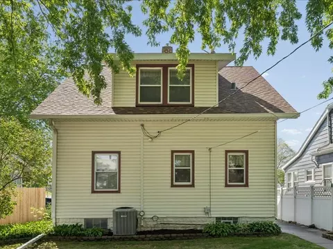 Exterior - 2206 6th St, Moline, IL 61265 photo 8 of 9