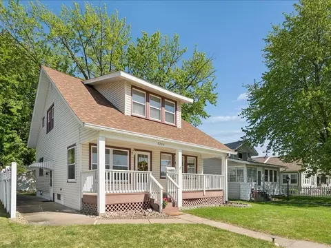 Exterior - 2206 6th St, Moline, IL 61265 photo 2 of 9