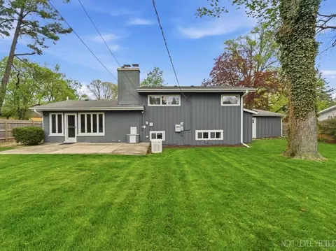 Exterior - 1000 Crest St, Wheaton, IL 60189 photo 5 of 7
