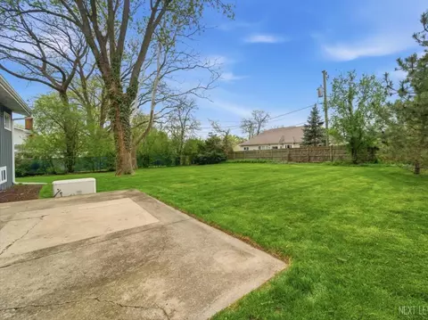 Exterior - 1000 Crest St, Wheaton, IL 60189 photo 4 of 7
