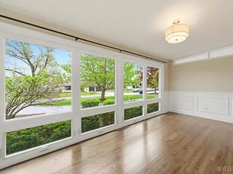 Living - 1000 Crest St, Wheaton, IL 60189 photo 6 of 9