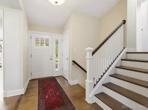 Entry Way - 1000 Crest St, Wheaton, IL 60189 photo 2 of 2