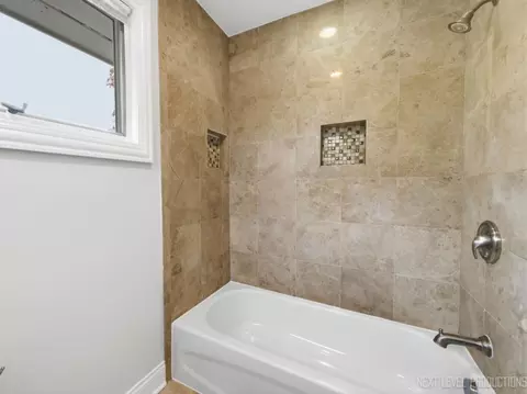 Bath - 1000 Crest St, Wheaton, IL 60189 photo 2 of 3