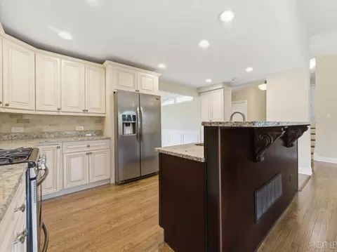 Kitchen - 1000 Crest St, Wheaton, IL 60189 photo 3 of 4